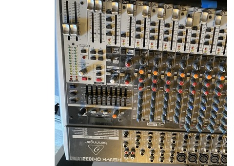 Console beringher QX1832