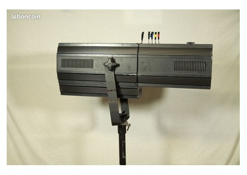 Projecteur poursuite 575hmi